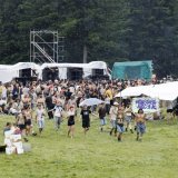 Après la rave party illégale qui a eu lieu samedi à Malleray (BE), la police valaisanne rappelle son intransigeance face aux fêtes sauvages (archives). KEYSTONE/CYRIL ZINGARO